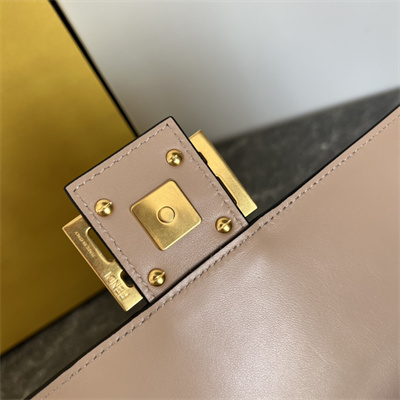 Fen.di BAGUETTE Bag Pink Nappa Leather With FF Motif