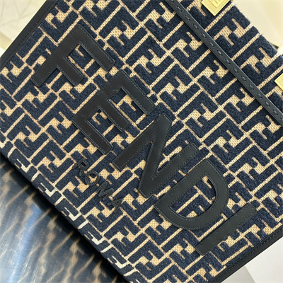 Fen.di SUNSHINE Medium Natural Straw With Black FF Embroidery Shopper