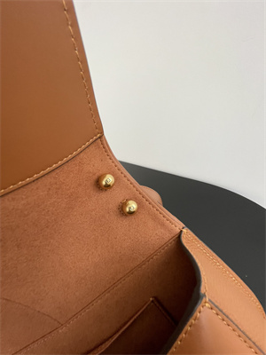 Fen.di C’mon Medium Brown Leather Bag