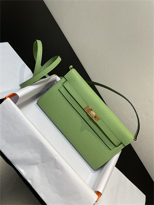 Kelly Classique To Go wallet Epsom Leather Gold Tone Metal In Vert Criquet Color HS