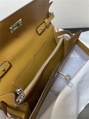 Kelly Classique To Go wallet Epsom Leather Silver Tone Metal In Sesame Color HS