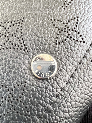 L.V IRIS Compact Wallet Monogram Leather Black M62542