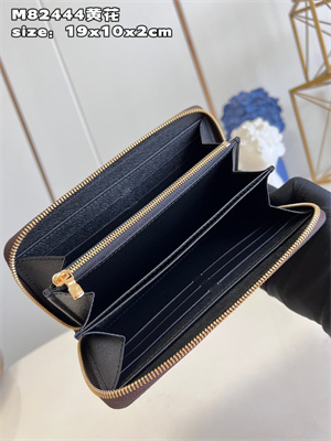 L.V Zippy Wallet Monogram Reverse Canvas M82444