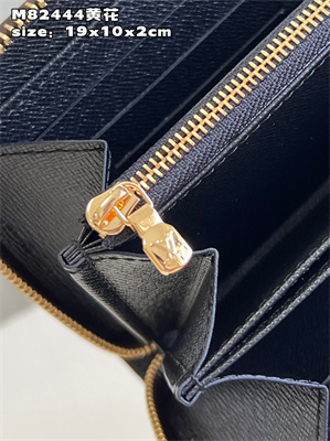 L.V Zippy Wallet Monogram Reverse Canvas M82444