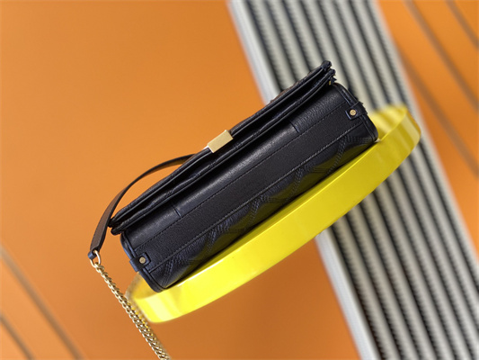 Y.S.L BECKY SMALL CHAIN BAG IN Black QUILTED LAMBSKIN Gold Tone Metal