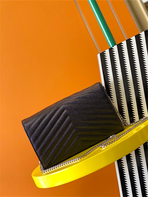 Y.S.L CLASSIC CASSANDRA CHAIN WALLET IN GRAIN DEPOUDRE LEATHER Black Color Silver Tone Metal