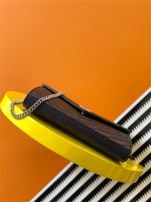 Y.S.L CLASSIC CASSANDRA CHAIN WALLET IN GRAIN DEPOUDRE LEATHER Black Color Silver Tone Metal