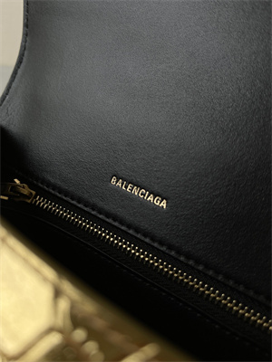 Women’s Hourglass Small Handbag Crocodile Embossed In Gold