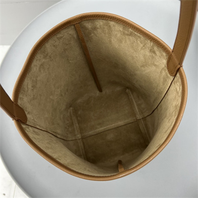 The Row Park N/S Medium Tote Bag Grained Calfskin Brown color