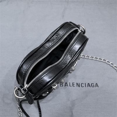 Women’s Le Cagole Heart Mini Bag In Arena Lambskin Black Color