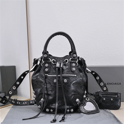Women’s Le Cagole Small Bucket Bag In Arena Lambskin Black Color