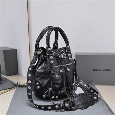 Women’s Le Cagole Small Bucket Bag In Arena Lambskin Black Color
