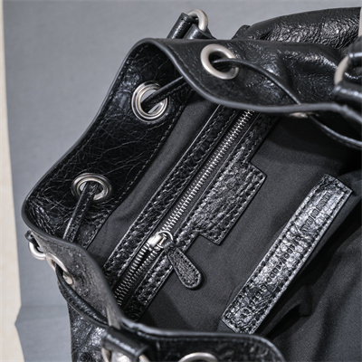 Women’s Le Cagole Small Bucket Bag In Arena Lambskin Black Color