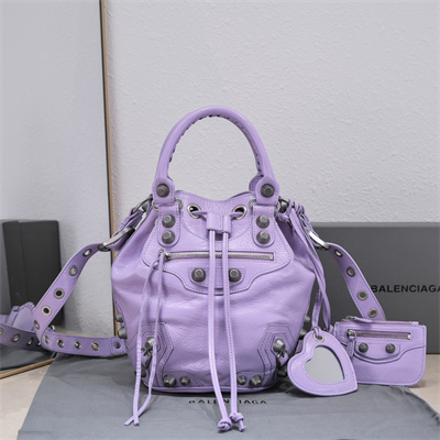 Women’s Le Cagole Small Bucket Bag In Arena Lambskin Purple Color