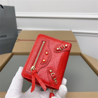 Le Cagole Compact Zippy Wallet In Arena Lambskin Red Color