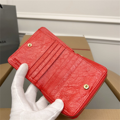 Le Cagole Compact Zippy Wallet In Arena Lambskin Red Color