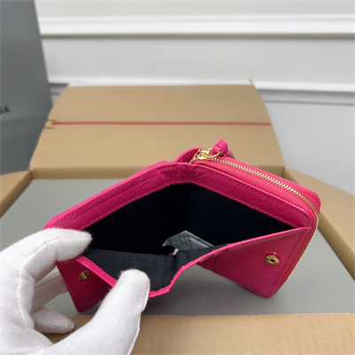 Le Cagole Compact Zippy Wallet In Arena Lambskin Fuchsia Color