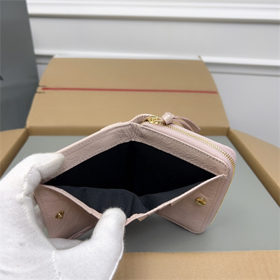 Le Cagole Compact Zippy Wallet In Arena Lambskin Lt Pink Color