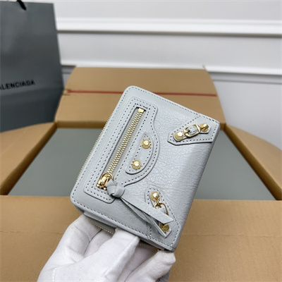 Le Cagole Compact Zippy Wallet In Arena Lambskin Lt Grey Color