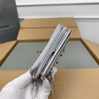 Le Cagole Compact Zippy Wallet In Metallized Arena Lambskin Silver Color