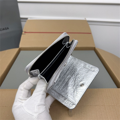 Le Cagole Compact Zippy Wallet In Metallized Arena Lambskin Silver Color