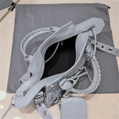 Women’s NEO Cagole XS Handbag In Arena Lambskin Lt Grey Color