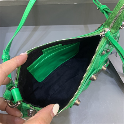 Women’s Le Cagole Mini Bag With Chain In Arena Lambskin Green Color