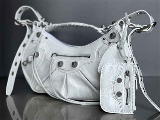 Women’s Le Cagole Small Shoulder Bag In Arena Lambskin White Color