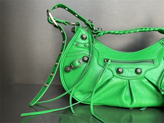Women’s Le Cagole Small Shoulder Bag In Arena Lambskin Green Color