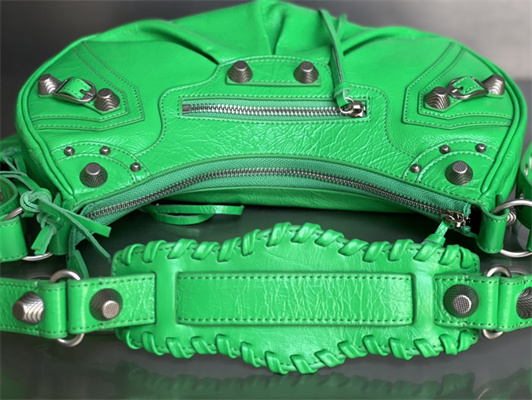 Women’s Le Cagole Small Shoulder Bag In Arena Lambskin Green Color