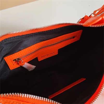 Women’s Le Cagole Small Shoulder Bag In Arena Lambskin Orange Color