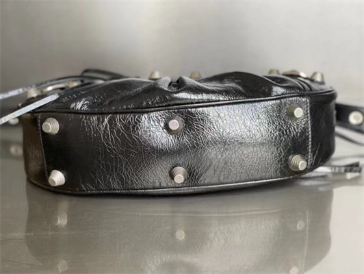 Women’s Le Cagole Small Shoulder Bag In Arena Lambskin Black Color