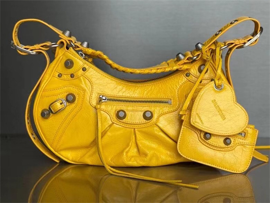 Women’s Le Cagole Small Shoulder Bag In Arena Lambskin Yellow Color