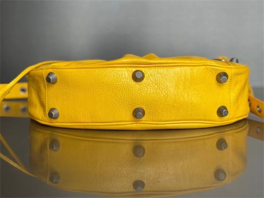 Women’s Le Cagole Small Shoulder Bag In Arena Lambskin Yellow Color