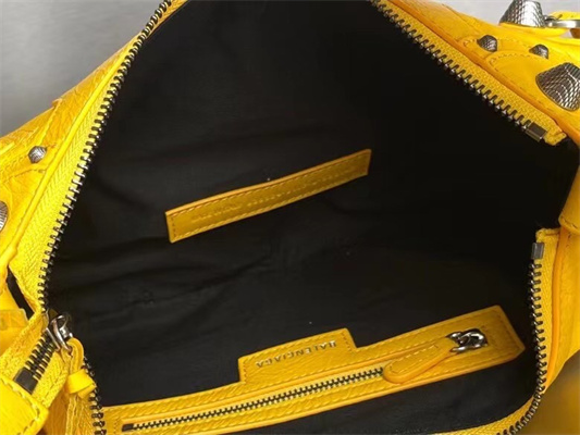 Women’s Le Cagole Small Shoulder Bag In Arena Lambskin Yellow Color