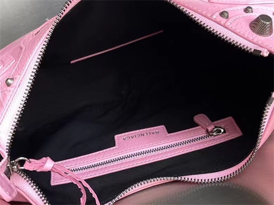 Women’s Le Cagole Small Shoulder Bag In Arena Lambskin Pink Color