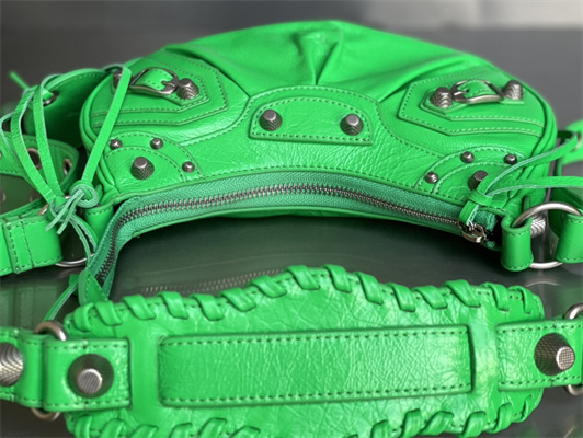 Women’s Le Cagole XS Shoulder Bag In Arena Lambskin Green Color