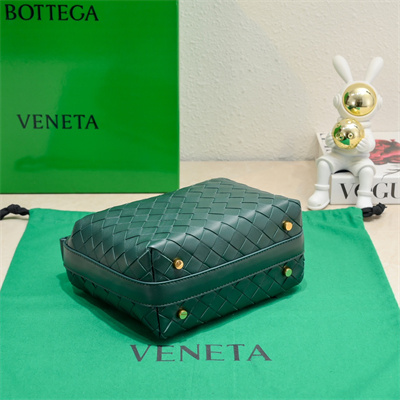 BV Mini Wallace Shoulder Bag In Soft Calfskin Leather Emerald Green Color