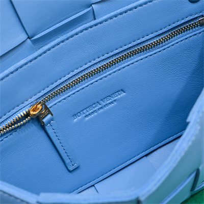 BV Cassette Cross Body Bag In Lambskin Windswept Color