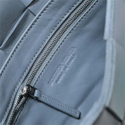 BV Cassette Cross Body Bag In Lambskin Thunder Color