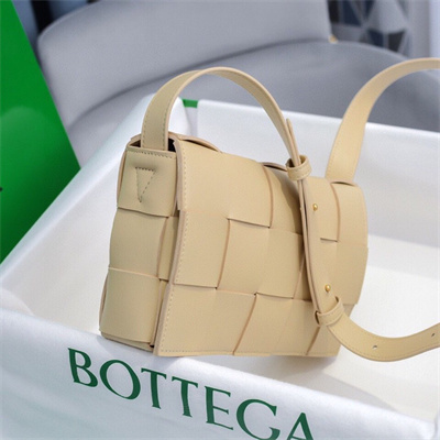 BV Cassette Cross Body Bag In Lambskin Porriage Color