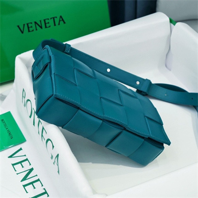 BV Cassette Cross Body Bag In Lambskin Duck Green Color