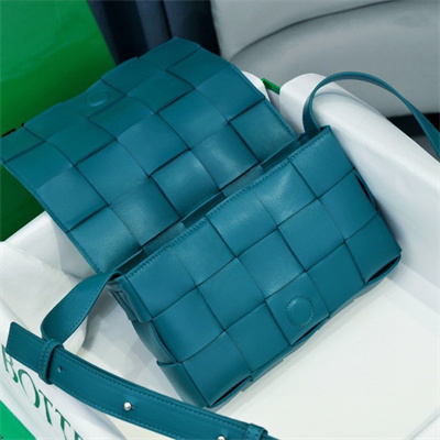 BV Cassette Cross Body Bag In Lambskin Duck Green Color