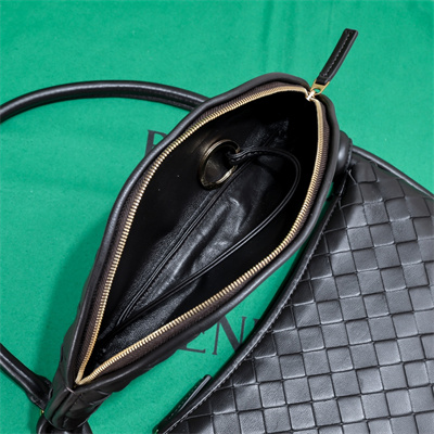 BV Medium Gemelli Shoulder Bag In Lambskin Leather Black Color