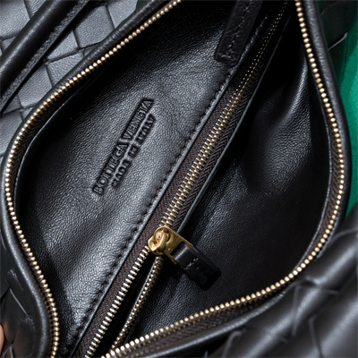 BV Medium Gemelli Shoulder Bag In Lambskin Leather Black Color