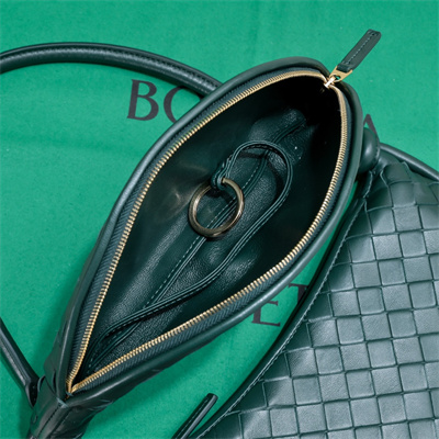 BV Medium Gemelli Shoulder Bag In Lambskin Leather Emerald Green Color