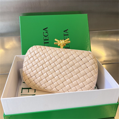 BV Knot Clutch In Lambskin Leather Cantaloup Color