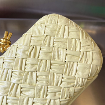 BV Knot Clutch In Calfskin Leather Wrinkled Ice Cream Color