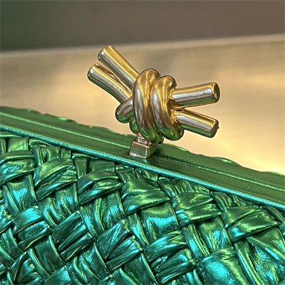 BV Knot Clutch In Calfskin Leather Wrinkled  Green Color