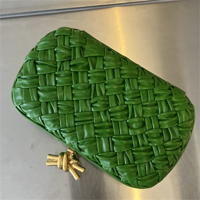 BV Knot Clutch In Calfskin Leather Wrinkled Avocado Color
